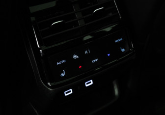 Подержанный автомобиль Geely Monjaro 2024 года (25 фото)