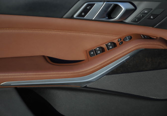 Подержанный автомобиль BMW X5 2020 года (27 фото)