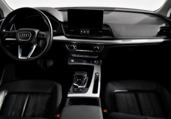 Подержанный автомобиль Audi Q5 2021 года (14 фото)