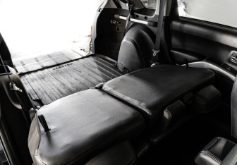 Подержанный автомобиль Peugeot 4007 2008 года (19 фото)