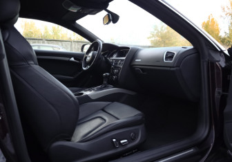 Подержанный автомобиль Audi A5 Coupe 2013 года (21 фото)