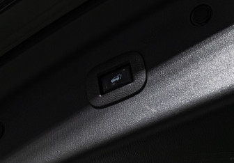 Подержанный автомобиль Infiniti QX80 2017 года (29 фото)