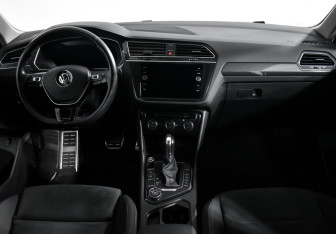 Подержанный автомобиль Volkswagen Tiguan 2018 года (16 фото)
