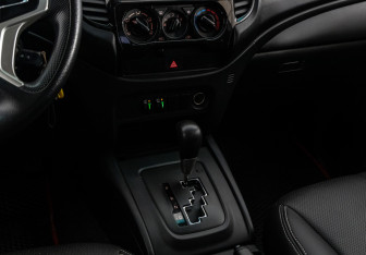Подержанный автомобиль Mitsubishi L200 2022 года (14 фото)