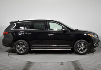 Подержанный автомобиль Infiniti QX60 2018 года (4 фото)