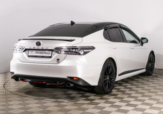 Подержанный автомобиль Toyota Camry Sedan 2021 года (10 фото)