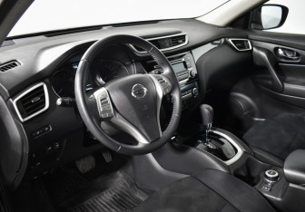 Подержанный автомобиль Nissan X-Trail 2017 года (9 фото)