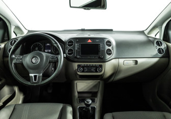 Подержанный автомобиль Volkswagen Golf Plus 2012 года (13 фото)