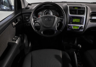 Подержанный автомобиль Kia Sportage 2010 года (11 фото)