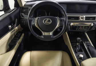 Подержанный автомобиль Lexus GS 2014 года (9 фото)