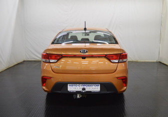 Подержанный автомобиль Kia Rio Sedan 2017 года (6 фото)