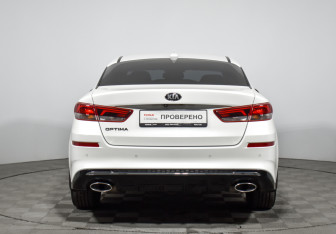 Подержанный автомобиль Kia Optima Sedan 2018 года (6 фото)