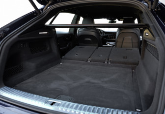 Подержанный автомобиль Audi Q8 2019 года (32 фото)