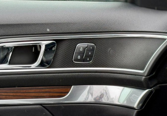 Подержанный автомобиль Ford Explorer 2019 года (25 фото)