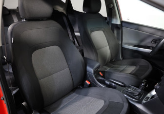 Подержанный автомобиль Kia Ceed Hatchback 2016 года (19 фото)