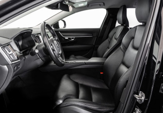 Подержанный автомобиль Volvo V90 Cross Country 2018 года (15 фото)