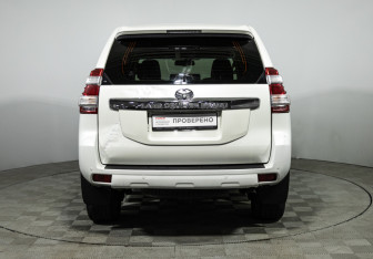 Подержанный автомобиль Toyota Land Cruiser Prado 2015 года (6 фото)