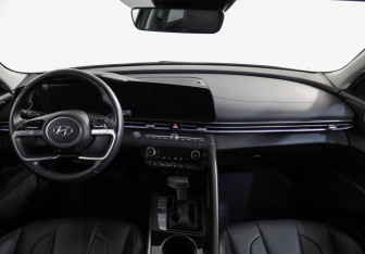 Подержанный автомобиль Hyundai Elantra Sedan 2021 года (9 фото)