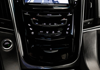 Подержанный автомобиль Cadillac Escalade Suv 2016 года (18 фото)