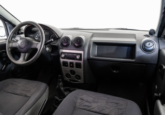Подержанный автомобиль Renault Logan Sedan 2006 года (9 фото)