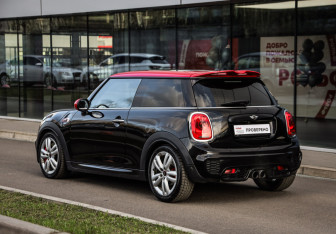 Подержанный автомобиль MINI Hatch 2016 года (8 фото)