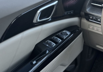 Подержанный автомобиль Kia Carnival 2020 года (13 фото)