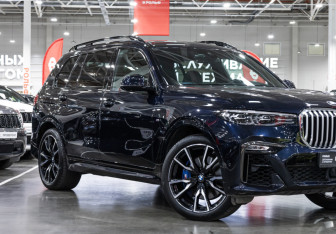 Подержанный автомобиль BMW X7 2021 года (5 фото)