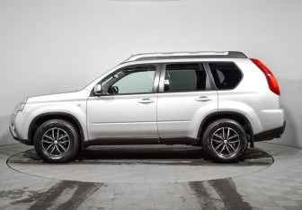 Подержанный автомобиль Nissan X-Trail 2012 года (8 фото)