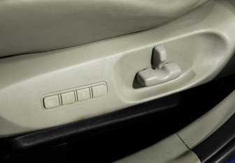 Подержанный автомобиль Mazda CX-7 2010 года (18 фото)