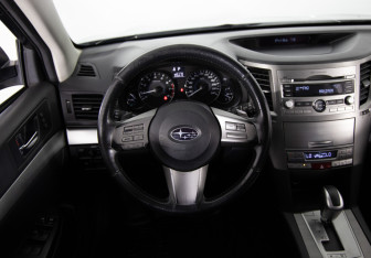 Подержанный автомобиль Subaru Outback Wagon 2011 года (10 фото)