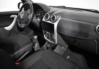 Подержанный автомобиль Renault Sandero 2012 года (12 фото)