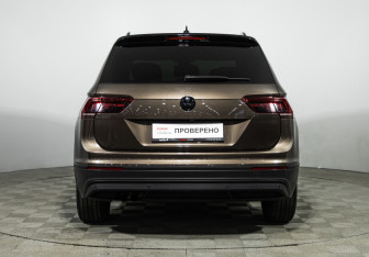 Подержанный автомобиль Volkswagen Tiguan 2019 года (6 фото)