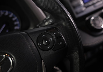 Подержанный автомобиль Toyota RAV4 2015 года (22 фото)