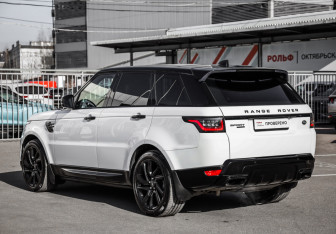 Подержанный автомобиль Land Rover Range Rover Sport 2018 года (9 фото)
