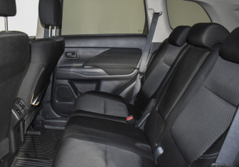 Подержанный автомобиль Mitsubishi Outlander 2019 года (11 фото)