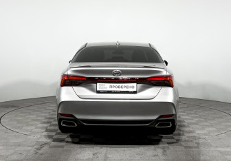 Подержанный автомобиль Toyota Avalon 2023 года (6 фото)