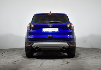 Подержанный автомобиль Ford Kuga 2017 года (6 фото)