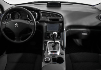 Подержанный автомобиль Peugeot 3008 2016 года (13 фото)