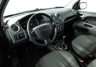 Подержанный автомобиль Ford Fusion 2011 года (11 фото)
