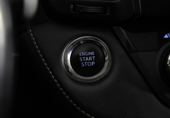 Подержанный автомобиль Toyota RAV4 2016 года (15 фото)