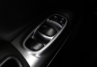 Подержанный автомобиль Nissan Juke 2012 года (16 фото)