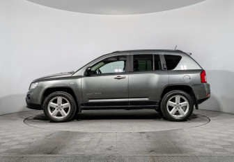 Подержанный автомобиль Jeep Compass 2012 года (8 фото)
