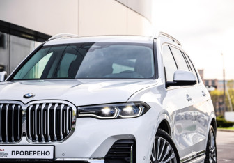 Подержанный автомобиль BMW X7 2021 года (2 фото)