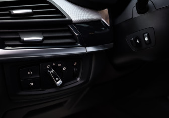 Подержанный автомобиль BMW X5 2017 года (16 фото)