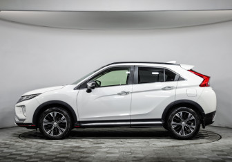 Подержанный автомобиль Mitsubishi Eclipse Cross 2018 года (8 фото)