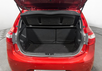 Подержанный автомобиль Kia Rio Hatchback 2012 года (18 фото)