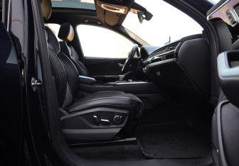 Подержанный автомобиль Audi Q7 2015 года (30 фото)