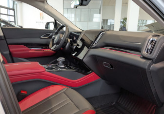 Новый Hongqi HS3 2025 (9 фото)