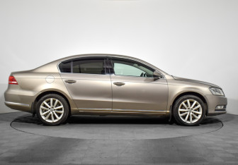 Подержанный автомобиль Volkswagen Passat Sedan 2011 года (4 фото)