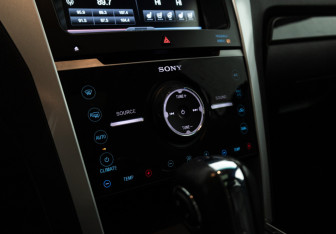 Подержанный автомобиль Ford Explorer 2014 года (19 фото)